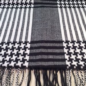 Rectangular black and white scarf!